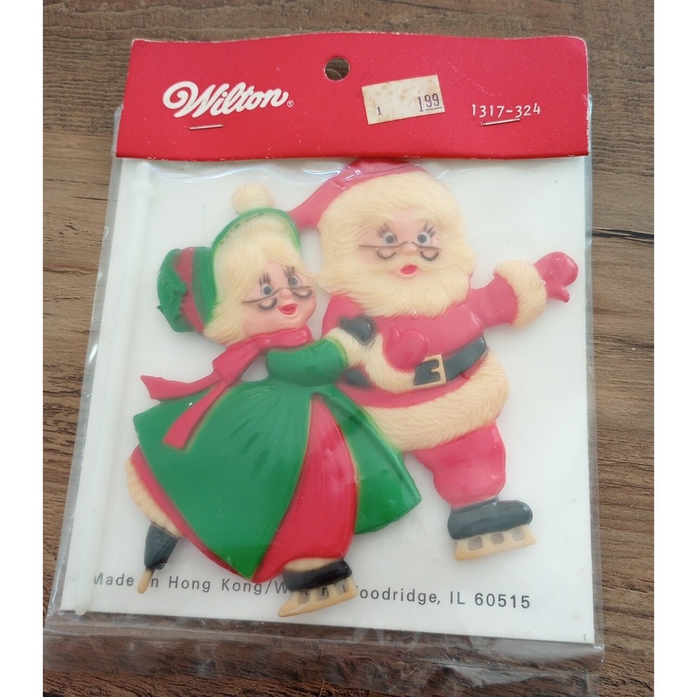 VTG Wilton Mr. & Mrs. Claus Ice Skating Christmas Cake/Dessert Decoration NIP